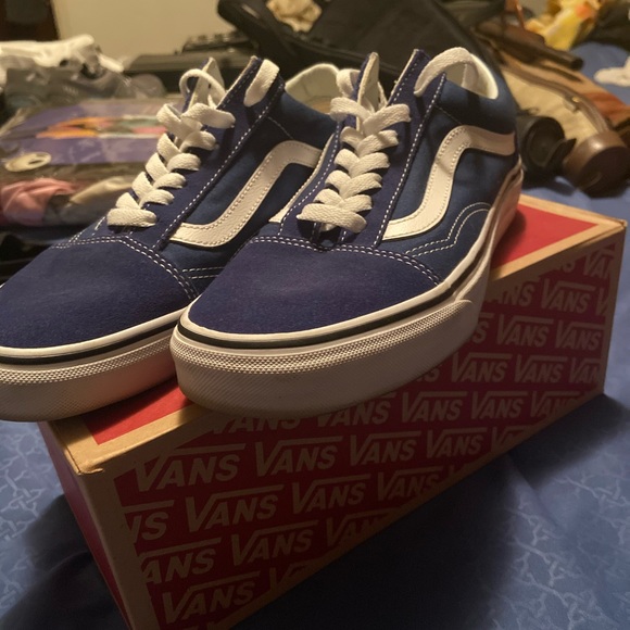 Shoes - Vans Women’s 9.5